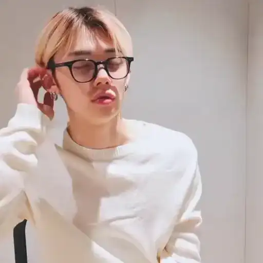 Sticker 😶‍🌫️