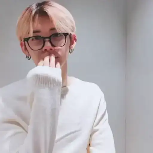 Sticker 😶‍🌫️