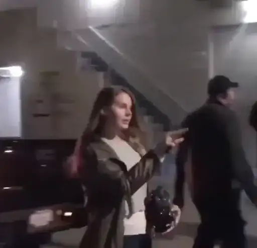 Sticker 🚶‍♀️