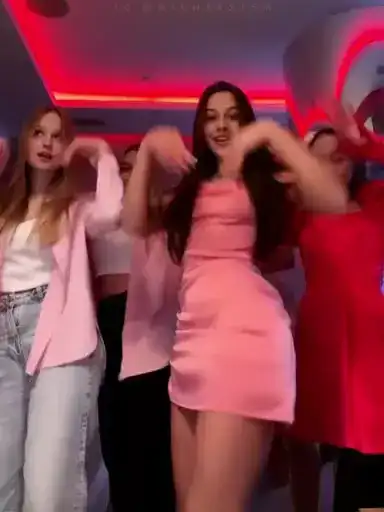 Sticker 👯‍♀️