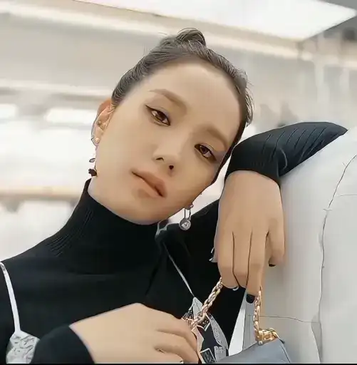 🫦 jisoo fr preview